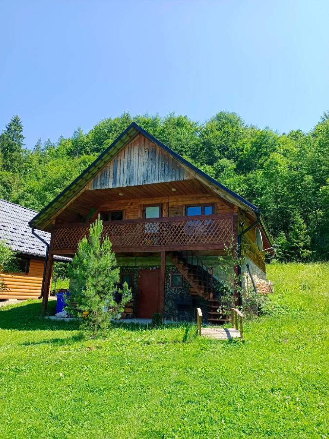 під горою Lodge