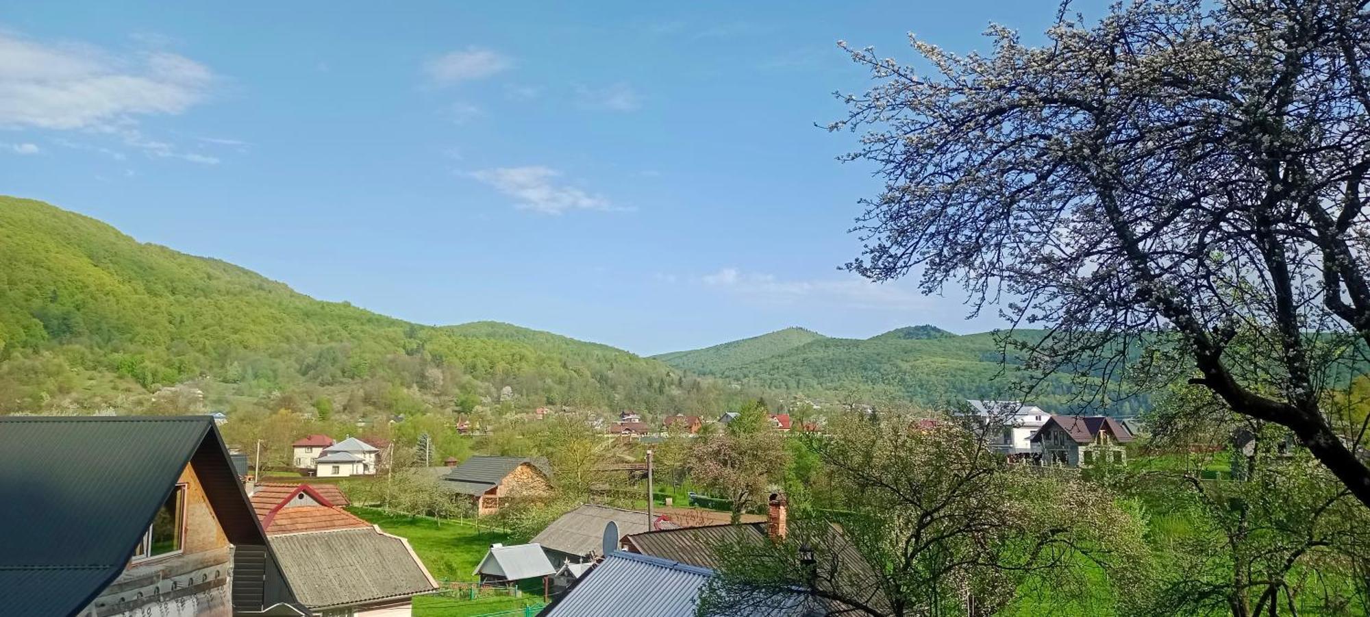 під горою *